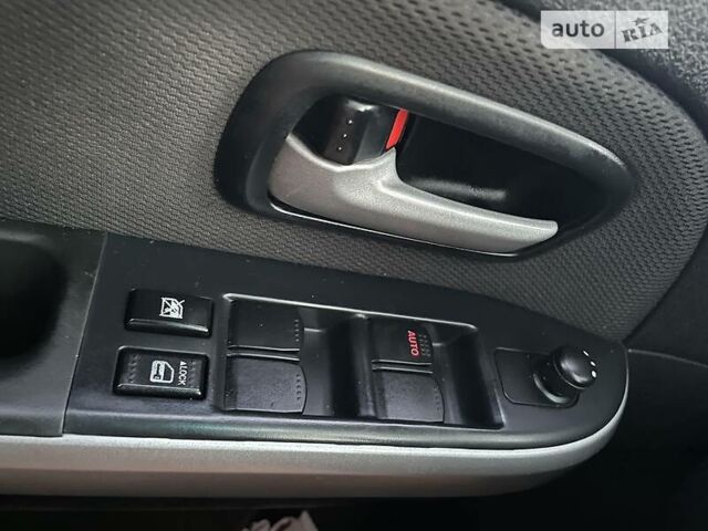 Сірий Сузукі Гранд Вітара, об'ємом двигуна 2.4 л та пробігом 136 тис. км за 8700 $, фото 19 на Automoto.ua