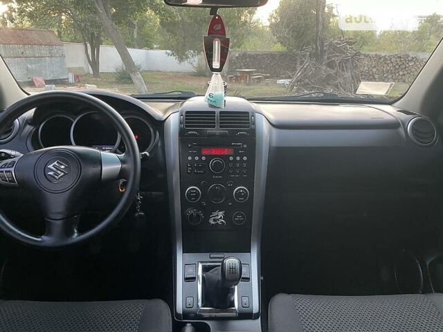 Сірий Сузукі Гранд Вітара, об'ємом двигуна 2.4 л та пробігом 136 тис. км за 9300 $, фото 32 на Automoto.ua