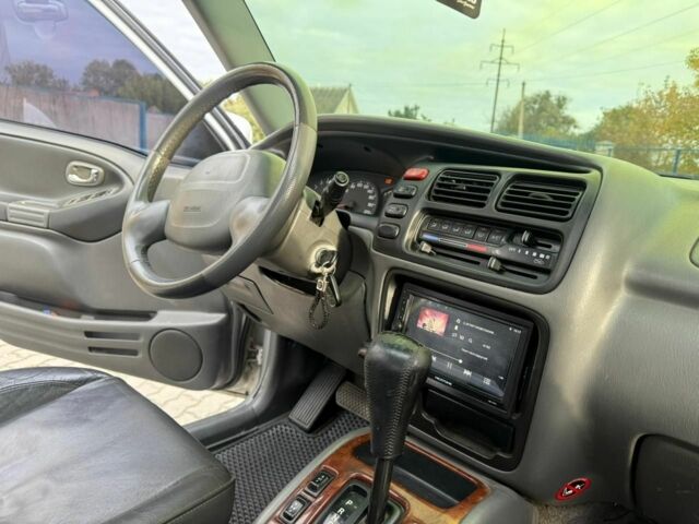 Серый Сузуки Гранд Витара, объемом двигателя 2.7 л и пробегом 320 тыс. км за 6500 $, фото 3 на Automoto.ua