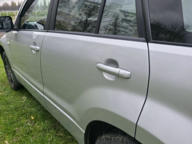 Серый Сузуки Гранд Витара, объемом двигателя 2.7 л и пробегом 240 тыс. км за 7500 $, фото 3 на Automoto.ua