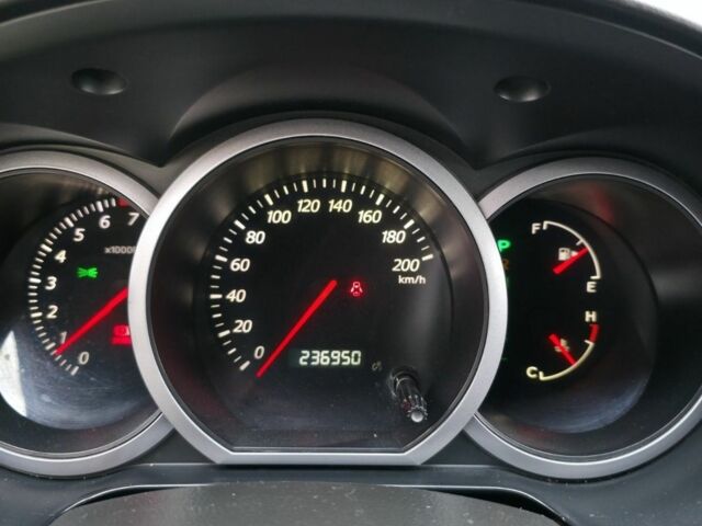 Серый Сузуки Гранд Витара, объемом двигателя 2.7 л и пробегом 240 тыс. км за 7500 $, фото 4 на Automoto.ua