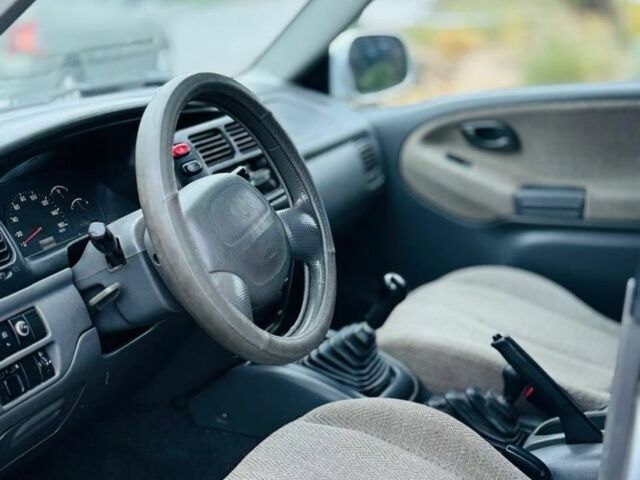 Сірий Сузукі Гранд Вітара, об'ємом двигуна 2 л та пробігом 310 тис. км за 2850 $, фото 7 на Automoto.ua