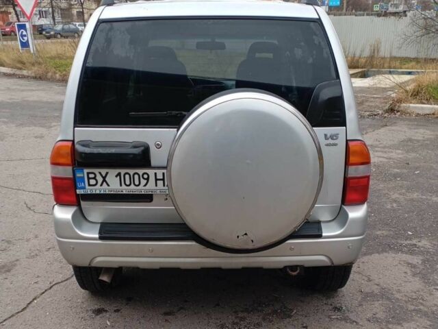 Сірий Сузукі Гранд Вітара, об'ємом двигуна 2.5 л та пробігом 200 тис. км за 6500 $, фото 4 на Automoto.ua