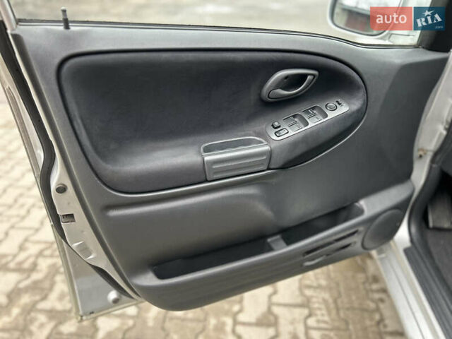 Серый Сузуки Гранд Витара, объемом двигателя 2 л и пробегом 228 тыс. км за 5700 $, фото 19 на Automoto.ua