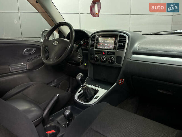 Серый Сузуки Гранд Витара, объемом двигателя 2 л и пробегом 325 тыс. км за 5099 $, фото 7 на Automoto.ua