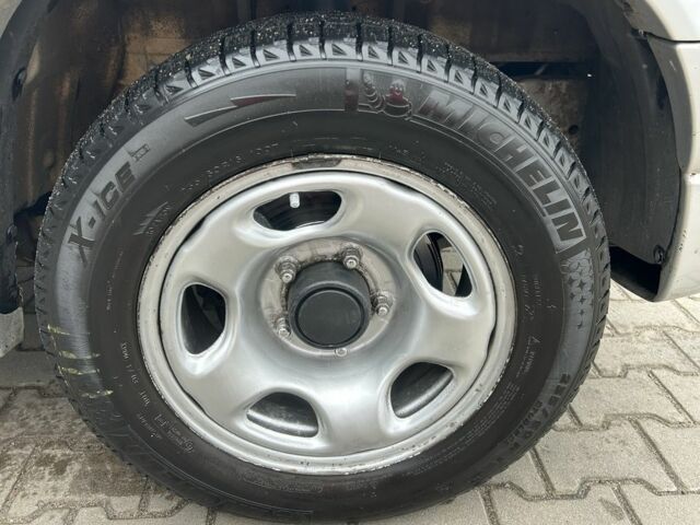 Серый Сузуки Гранд Витара, объемом двигателя 2 л и пробегом 228 тыс. км за 5700 $, фото 13 на Automoto.ua