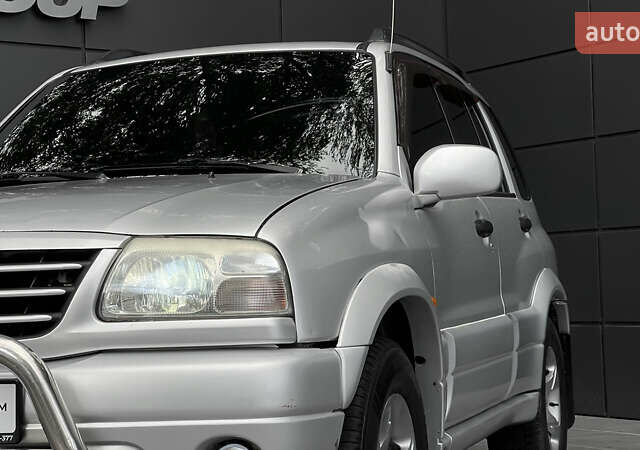 Серый Сузуки Гранд Витара, объемом двигателя 2 л и пробегом 325 тыс. км за 5099 $, фото 1 на Automoto.ua