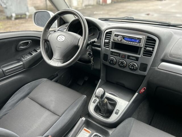 Серый Сузуки Гранд Витара, объемом двигателя 2 л и пробегом 228 тыс. км за 5700 $, фото 17 на Automoto.ua