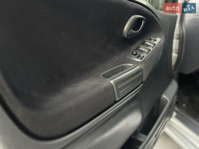 Серый Сузуки Гранд Витара, объемом двигателя 2 л и пробегом 325 тыс. км за 5099 $, фото 21 на Automoto.ua