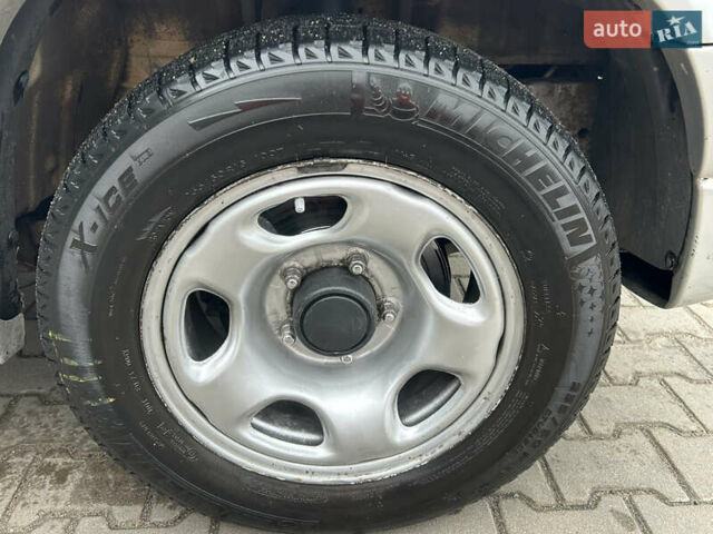 Серый Сузуки Гранд Витара, объемом двигателя 2 л и пробегом 228 тыс. км за 5700 $, фото 14 на Automoto.ua