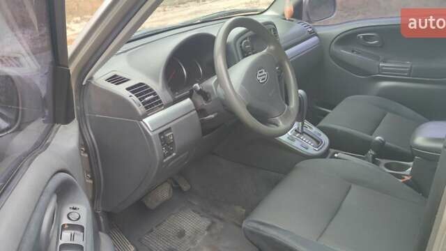 Сірий Сузукі Гранд Вітара, об'ємом двигуна 2 л та пробігом 186 тис. км за 6800 $, фото 4 на Automoto.ua