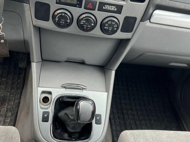 Сірий Сузукі Гранд Вітара, об'ємом двигуна 2 л та пробігом 347 тис. км за 2650 $, фото 6 на Automoto.ua