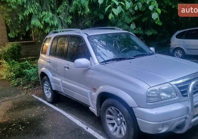 Серый Сузуки Гранд Витара, объемом двигателя 2 л и пробегом 287 тыс. км за 5500 $, фото 3 на Automoto.ua