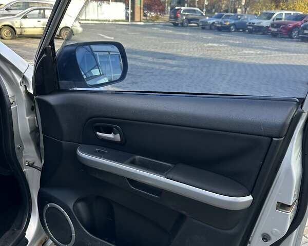 Серый Сузуки Гранд Витара, объемом двигателя 2 л и пробегом 312 тыс. км за 6500 $, фото 13 на Automoto.ua