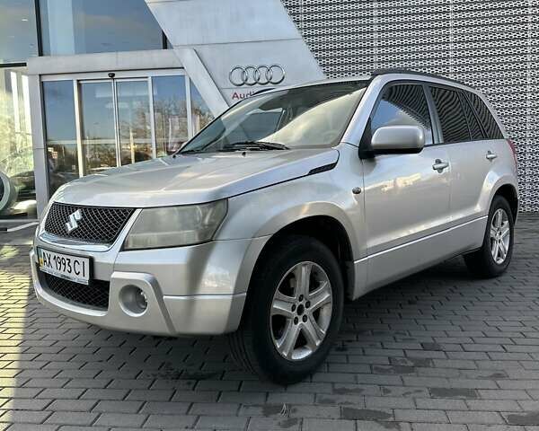 Серый Сузуки Гранд Витара, объемом двигателя 2 л и пробегом 312 тыс. км за 6500 $, фото 2 на Automoto.ua