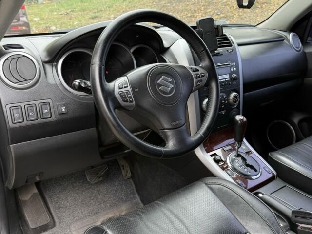 Сірий Сузукі Гранд Вітара, об'ємом двигуна 2 л та пробігом 158 тис. км за 7800 $, фото 10 на Automoto.ua