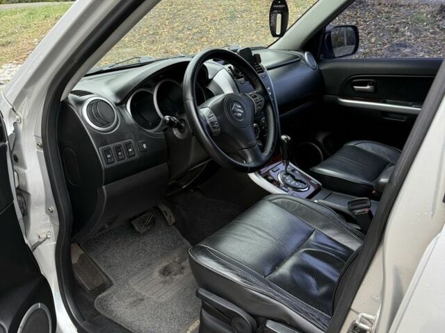 Сірий Сузукі Гранд Вітара, об'ємом двигуна 2 л та пробігом 158 тис. км за 7800 $, фото 9 на Automoto.ua