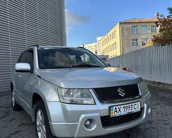 Серый Сузуки Гранд Витара, объемом двигателя 2 л и пробегом 312 тыс. км за 6500 $, фото 1 на Automoto.ua