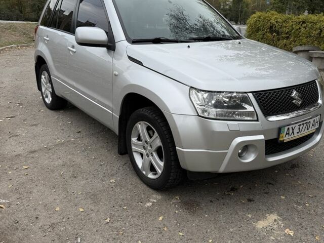 Сірий Сузукі Гранд Вітара, об'ємом двигуна 2 л та пробігом 158 тис. км за 7800 $, фото 4 на Automoto.ua