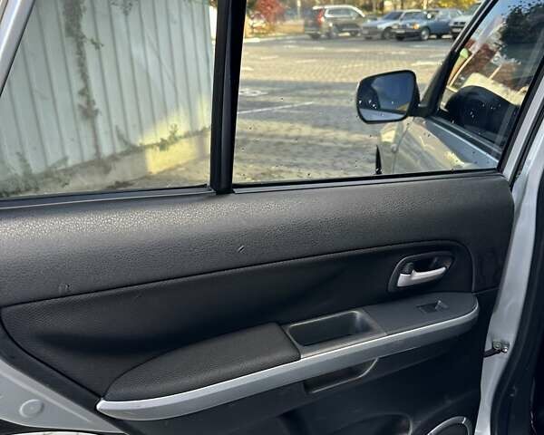 Серый Сузуки Гранд Витара, объемом двигателя 2 л и пробегом 312 тыс. км за 6500 $, фото 20 на Automoto.ua