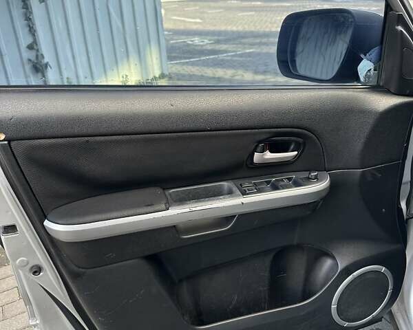 Серый Сузуки Гранд Витара, объемом двигателя 2 л и пробегом 312 тыс. км за 6500 $, фото 18 на Automoto.ua