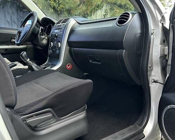 Серый Сузуки Гранд Витара, объемом двигателя 2 л и пробегом 312 тыс. км за 6500 $, фото 12 на Automoto.ua