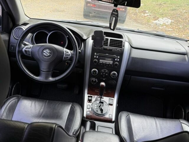 Сірий Сузукі Гранд Вітара, об'ємом двигуна 2 л та пробігом 158 тис. км за 7800 $, фото 13 на Automoto.ua