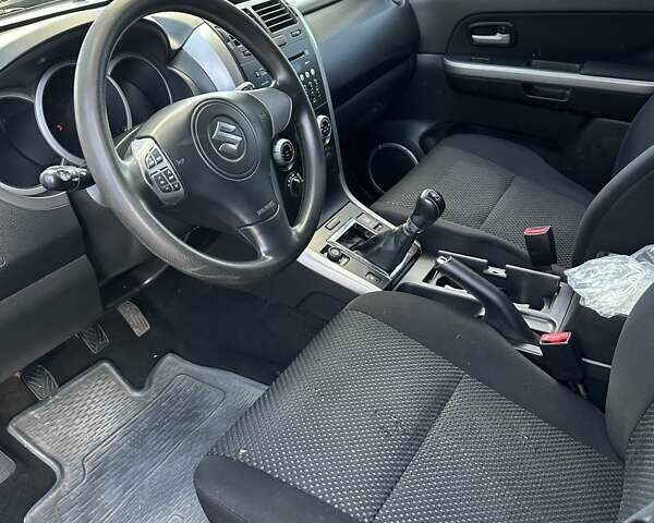 Серый Сузуки Гранд Витара, объемом двигателя 2 л и пробегом 312 тыс. км за 6500 $, фото 19 на Automoto.ua