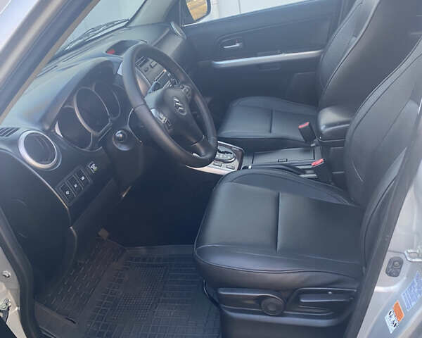 Сірий Сузукі Гранд Вітара, об'ємом двигуна 2 л та пробігом 251 тис. км за 6500 $, фото 12 на Automoto.ua