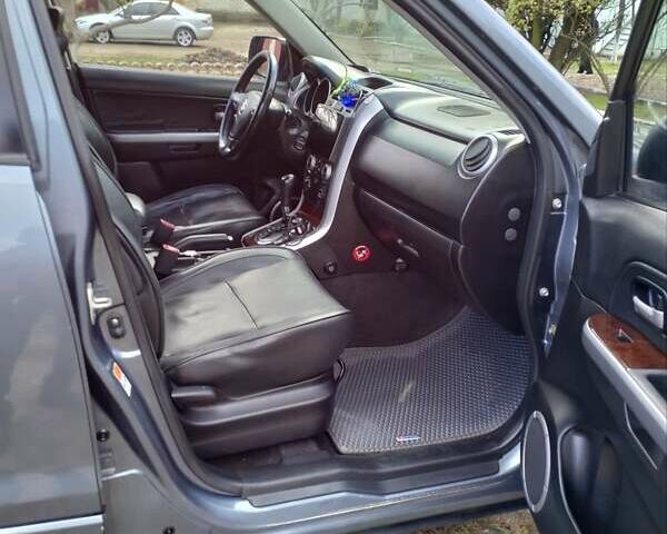 Сірий Сузукі Гранд Вітара, об'ємом двигуна 2 л та пробігом 240 тис. км за 7900 $, фото 7 на Automoto.ua