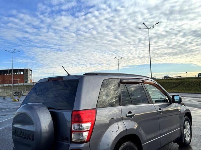Сірий Сузукі Гранд Вітара, об'ємом двигуна 2 л та пробігом 180 тис. км за 7000 $, фото 5 на Automoto.ua