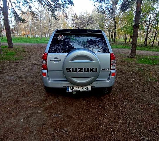 Сірий Сузукі Гранд Вітара, об'ємом двигуна 2 л та пробігом 154 тис. км за 7200 $, фото 2 на Automoto.ua