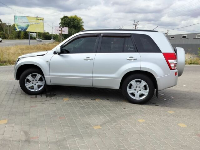 Сірий Сузукі Гранд Вітара, об'ємом двигуна 2 л та пробігом 290 тис. км за 7000 $, фото 4 на Automoto.ua