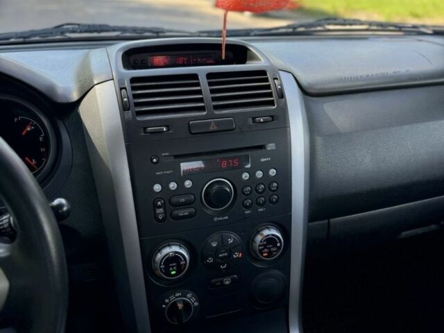 Сірий Сузукі Гранд Вітара, об'ємом двигуна 1.9 л та пробігом 275 тис. км за 3300 $, фото 8 на Automoto.ua