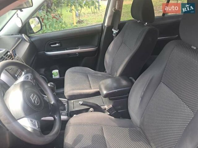 Серый Сузуки Гранд Витара, объемом двигателя 2 л и пробегом 331 тыс. км за 6000 $, фото 2 на Automoto.ua