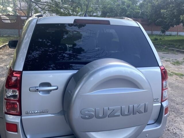 Сірий Сузукі Гранд Вітара, об'ємом двигуна 2 л та пробігом 90 тис. км за 10000 $, фото 1 на Automoto.ua