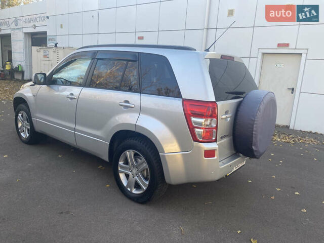 Сірий Сузукі Гранд Вітара, об'ємом двигуна 2 л та пробігом 251 тис. км за 6500 $, фото 1 на Automoto.ua