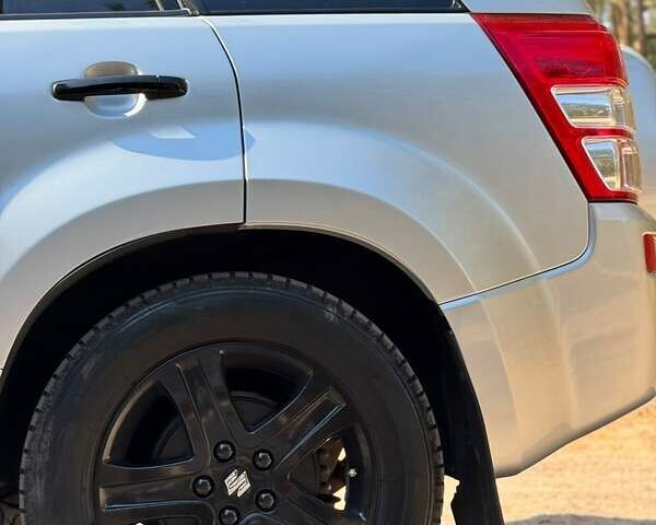 Сірий Сузукі Гранд Вітара, об'ємом двигуна 2 л та пробігом 196 тис. км за 9000 $, фото 3 на Automoto.ua