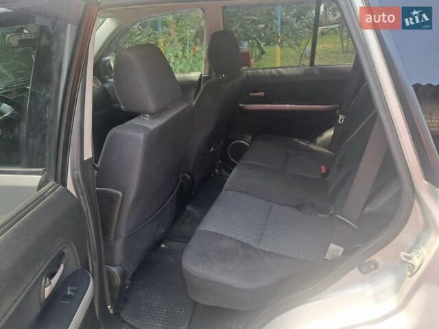Серый Сузуки Гранд Витара, объемом двигателя 2 л и пробегом 331 тыс. км за 6000 $, фото 3 на Automoto.ua