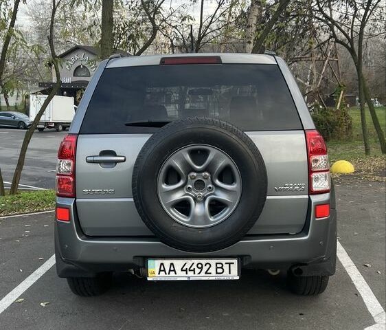 Серый Сузуки Гранд Витара, объемом двигателя 2 л и пробегом 360 тыс. км за 7500 $, фото 5 на Automoto.ua