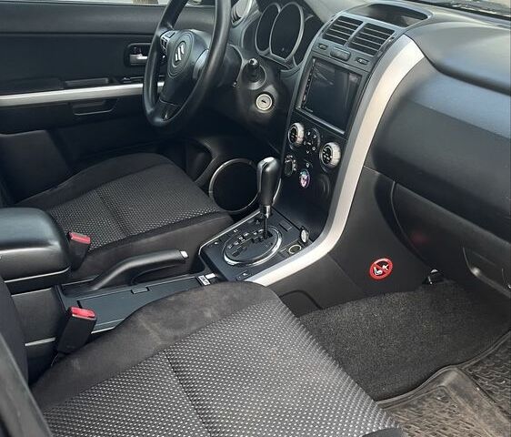 Серый Сузуки Гранд Витара, объемом двигателя 2 л и пробегом 360 тыс. км за 7500 $, фото 7 на Automoto.ua