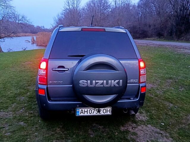 Серый Сузуки Гранд Витара, объемом двигателя 2 л и пробегом 360 тыс. км за 6000 $, фото 2 на Automoto.ua