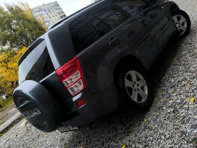 Сірий Сузукі Гранд Вітара, об'ємом двигуна 2 л та пробігом 205 тис. км за 7300 $, фото 4 на Automoto.ua