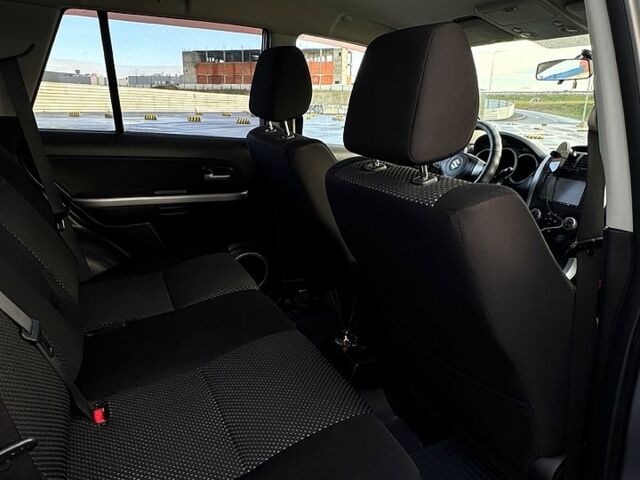 Сірий Сузукі Гранд Вітара, об'ємом двигуна 2 л та пробігом 180 тис. км за 7000 $, фото 7 на Automoto.ua