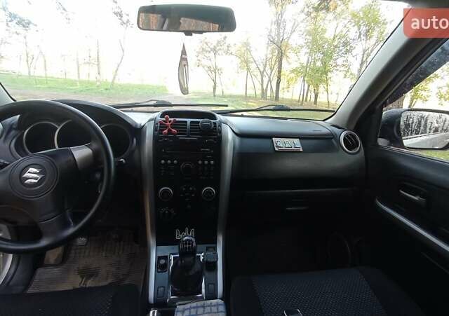 Сірий Сузукі Гранд Вітара, об'ємом двигуна 2 л та пробігом 154 тис. км за 7200 $, фото 7 на Automoto.ua