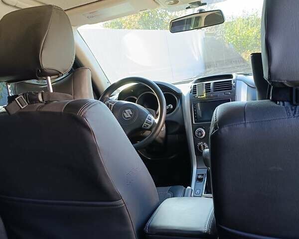 Сірий Сузукі Гранд Вітара, об'ємом двигуна 2 л та пробігом 200 тис. км за 6800 $, фото 12 на Automoto.ua