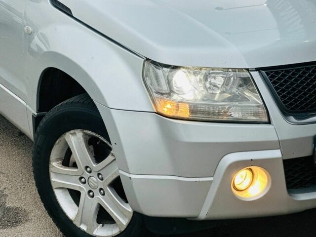 Сірий Сузукі Гранд Вітара, об'ємом двигуна 2 л та пробігом 250 тис. км за 5700 $, фото 5 на Automoto.ua