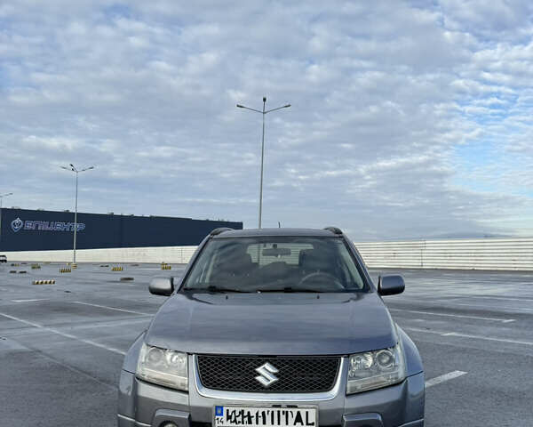 Серый Сузуки Гранд Витара, объемом двигателя 2 л и пробегом 180 тыс. км за 7000 $, фото 1 на Automoto.ua