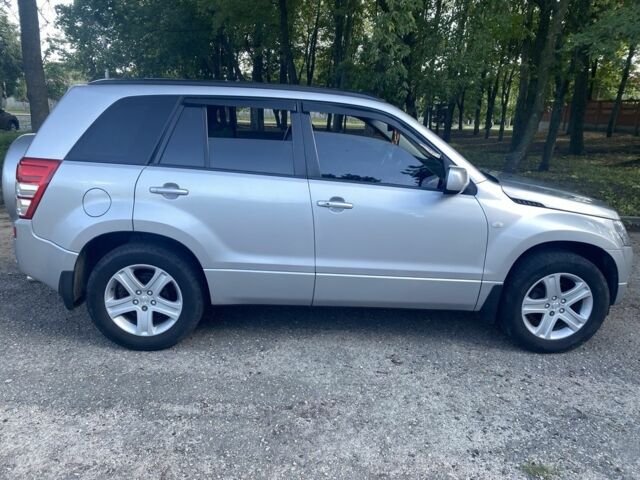 Сірий Сузукі Гранд Вітара, об'ємом двигуна 2 л та пробігом 90 тис. км за 10000 $, фото 3 на Automoto.ua