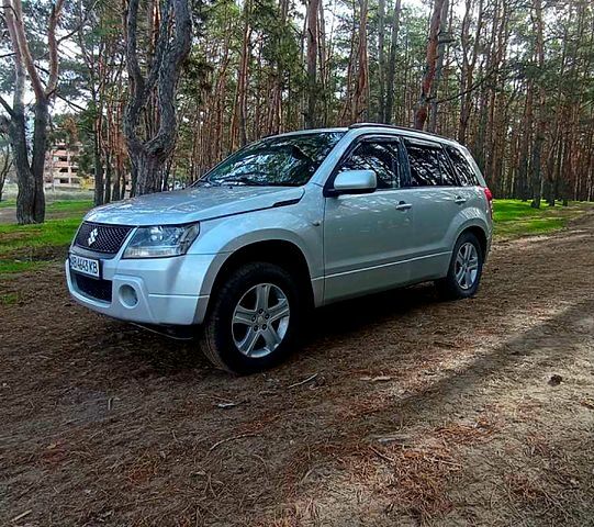 Сірий Сузукі Гранд Вітара, об'ємом двигуна 2 л та пробігом 154 тис. км за 7200 $, фото 4 на Automoto.ua